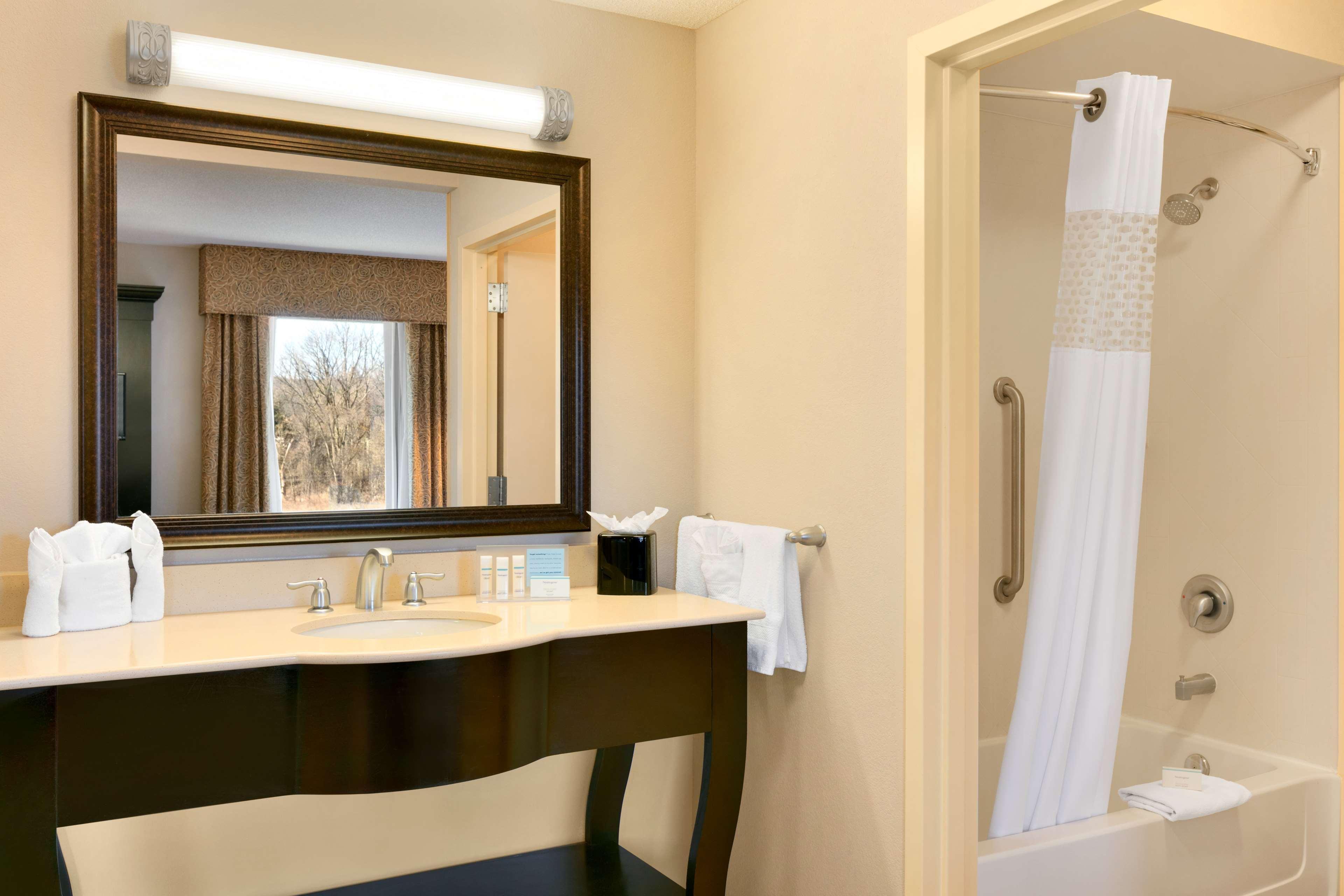 Hampton Inn & Suites Mahwah Exterior foto